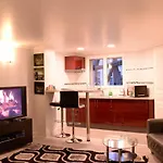 Beau Meublé 2min Du Moulin Rouge Apartamento