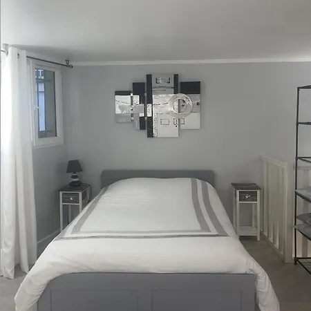 Beau Meuble 2min Du Moulin Rouge Apartmán *